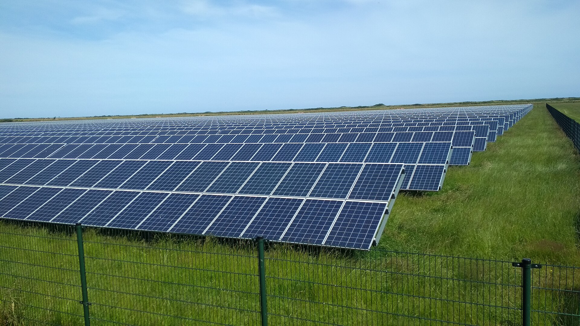 Solar Energy in Oman: Record Growth and What It Means for Industry