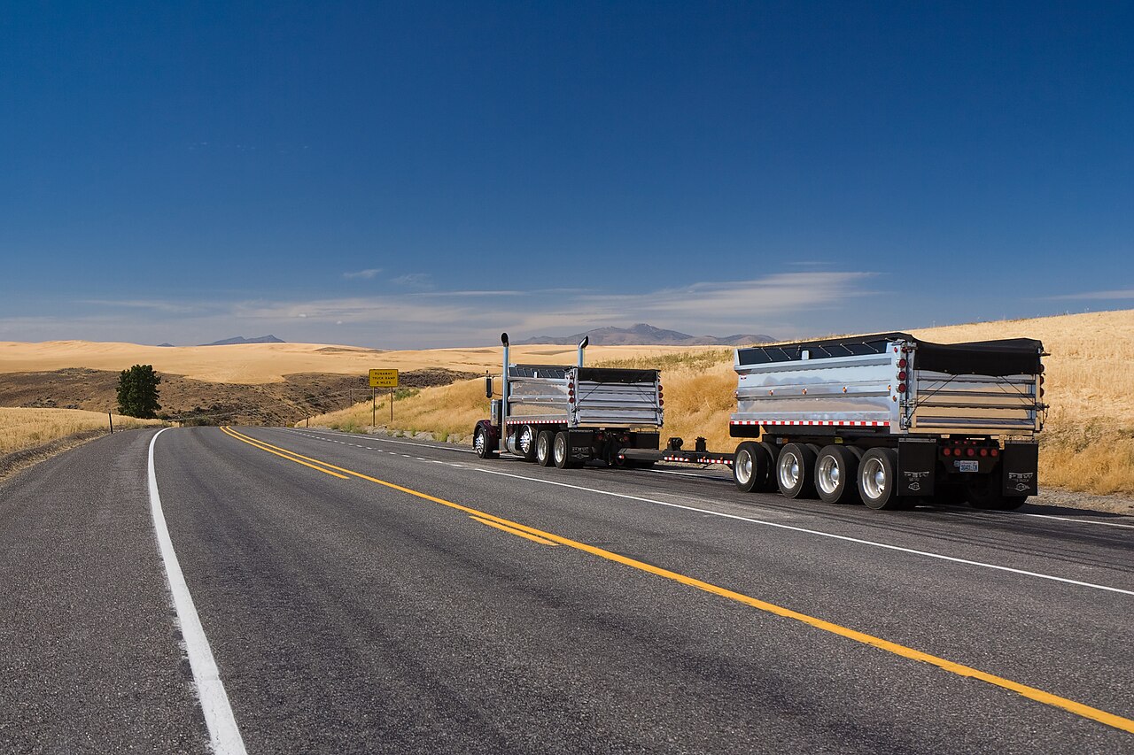 Dump Trucks & Tippers